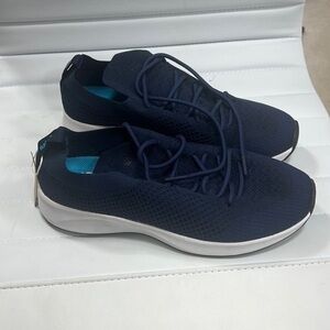 Men’s size 8 native shoes new with tag